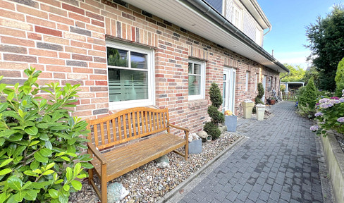 Modern and practically brand-new semi-detached house with a fireplace, a winter garden, and a garden.