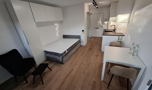 Available for the first time after renovation, this property is located in a desirable, quiet area with excellent transport links in all directions.