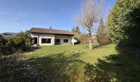 Dreamlike detached house with a large plot of land.