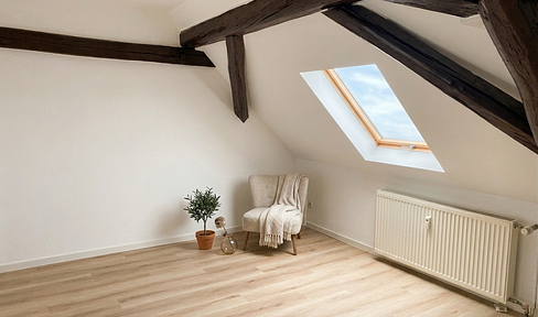 Renovated 3-room attic apartment in the city center of Friedberg.