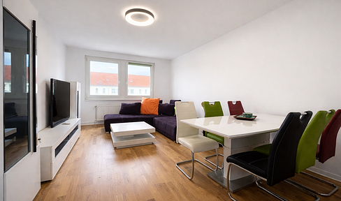 Newly renovated 2-room apartment with fitted kitchen! *Optionally available for rent fully furnished.*