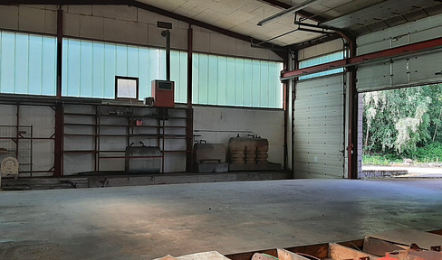 Commercial space in a solid-built hall in the Neckar-Odenwald district.