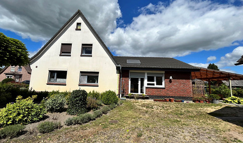 Detached house for sale in Heeslingen (postcode 27404), located in a very quiet area.