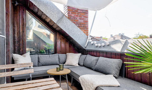 Bright 3-room attic apartment with a south-facing balcony, separate toilet, and plenty of storage space.