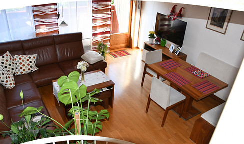 Sunny maisonette apartment in Vaihingen-Kleinglattbach – living space spread across two levels.
