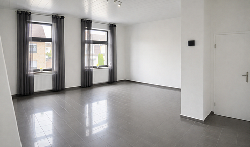 Apartment with fireplace and terrace.