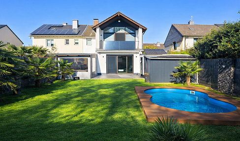 Completely renovated house (2017) with a swimming pool, sauna, fireplace, south-facing balcony, and a large south-facing terrace.