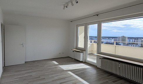 Bright 2-room apartment with fitted kitchen and balcony in Erlangen.