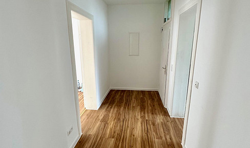 Lichtdurchflutete Altbauwohnung mit Einbauküche und Loggia - Erstbezug nach Sanierung