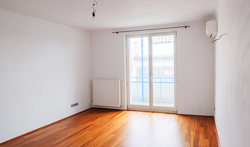2-room apartment with a 15 m² balcony, air conditioning, and excellent transport links (1030 Vienna).