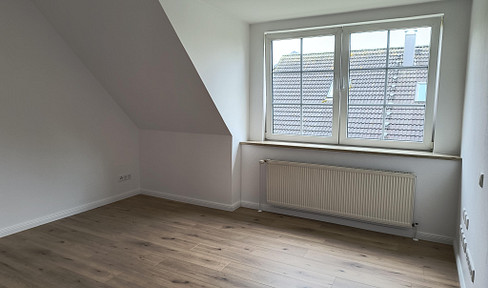 Lichtdurchflutete 2-Zi Dachgeschoßwohnung renoviert mit Gartennutzung in Satrup