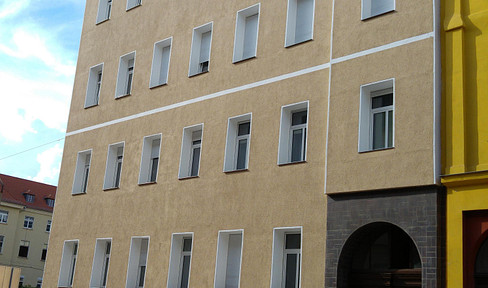 Schöne 5 Raumwohnung mit Balkon im EG !!!