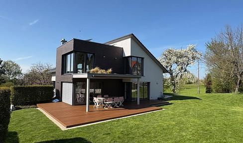 Modern living on the orchard plot – Spacious detached house with an accessory dwelling unit (ADU).
