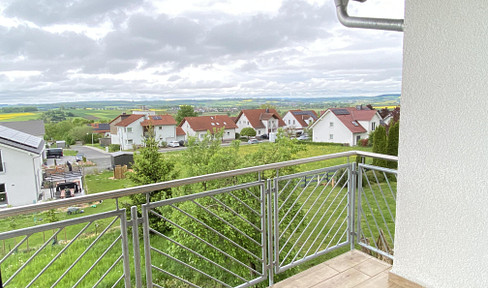 Bright and modern 4-room apartment with fitted kitchen, garage, and large balcony, located in Amöneburg.