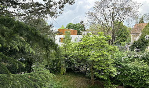 Sunny 3-room apartment in Westend.