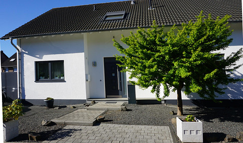 High-quality "house within a house" design with a garden paradise – Energy efficiency class A & geothermal heating.