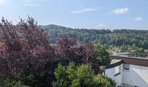 Family happiness with panoramic views: Spacious living in Leonberg's prime location.