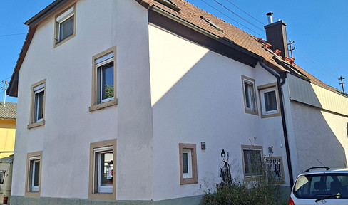 Spacious single-family home in a central location in Herbolzheim.