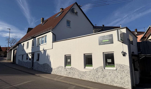 Einfamilienhaus mit Gewerbeeinheit und Scheune