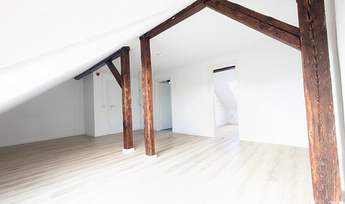 Dachgeschoss: 1-Raum-Wohnung mit separater Küche