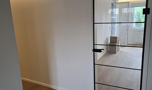 High-quality, modernised apartment in a quiet, dead-end street – ideal for personal use or as an investment property.