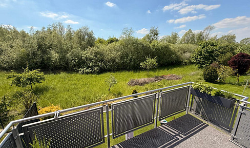 3-room maisonette apartment in a protected natural area, with 2 parking spaces.