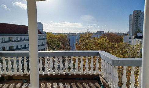 Dachgeschoss mit Türmchen, Nähe Kurfürstendamm