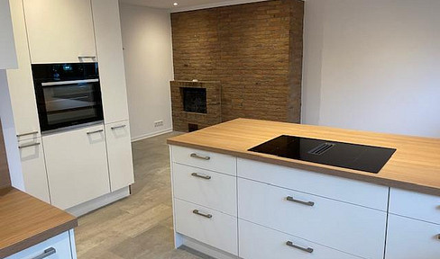 Haus im Haus: Nach Modernisierung: Modernisierte Maisonette-Wohnung für gehobene Ansprüche