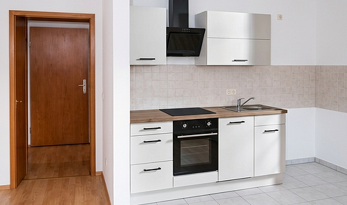 Newly renovated 1-bedroom apartment with a private garden – quiet, south-facing location in Obertraubling.