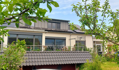 Lichtdurchflutetes Zweifamilienwohnhaus, komplett saniert 2021 in ruhiger Lage von Herrenberg