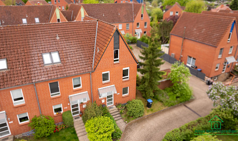 Terraced house with garden and parking space - available to the buyer commission-free.