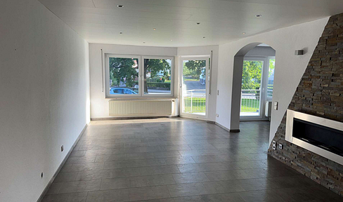 Bright, spacious 3-room apartment with a balcony.