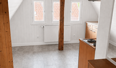 Spacious and well-maintained 1.5-room apartment with fitted kitchen in Stuttgart-Untertürkheim.