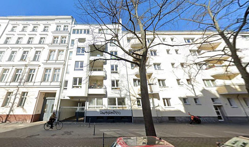 One-bedroom apartment in Berlin-Kreuzberg with a balcony and parking space.