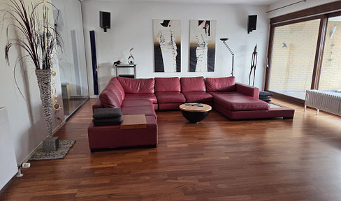 Berlin meets nature: Large plot of land, modern design, perfect connections, and no commission fees.