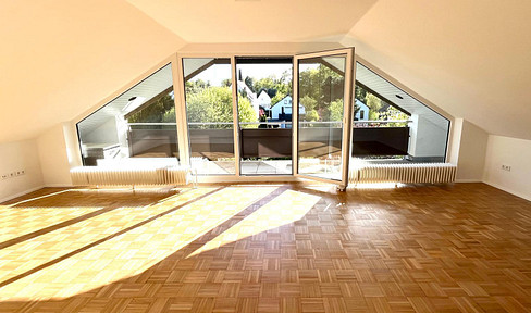 Charming 2-room apartment in the attic, located in the western part of Bielefeld.