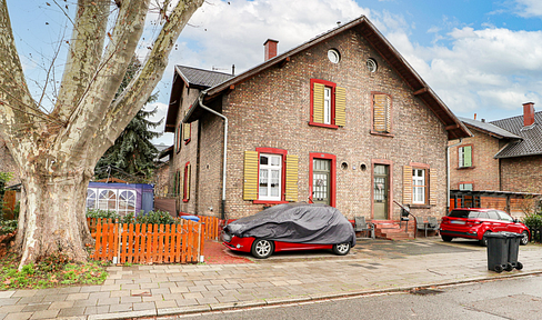 Wohnen in Bestlage: Stilvolle Doppelhaushälfte in der BASF-Kolonie