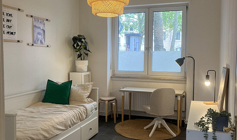 1 of 2 rooms in a shared apartment - fully furnished, bright, and in a super central location.