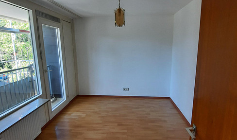 Available immediately - 3 rooms in a great location (FDS) - excellent layout, also suitable for shared living.