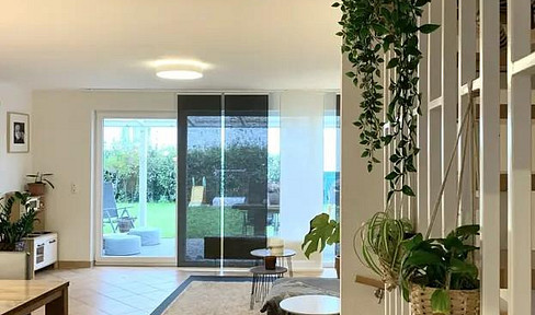 Brand new 6-room townhouse with a fitted kitchen in Frankfurt.