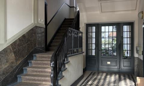3-room apartment in a historic building in Charlottenburg.