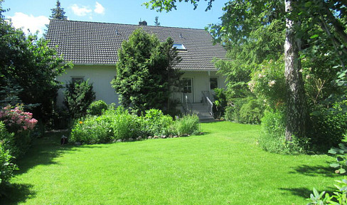 Zweigenerationenhaus mit separaten Eingängen - großer naturnaher Garten