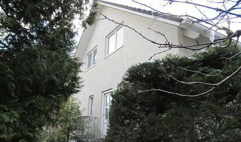 Zweigenerationenhaus mit separaten Eingängen - großer naturnaher Garten