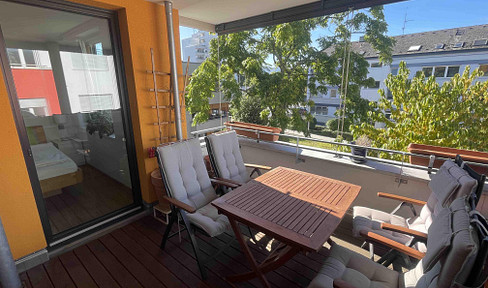 No fees - Family dream in Freiburg - Exclusive 4-room apartment, available immediately.