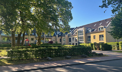 For sale by owner: Exclusive 4.5-room maisonette apartment near the city park, with elevator and two underground parking spaces.