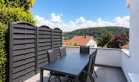Almost like your own home | 126 m² over 3 floors | large garden | 2 garages.