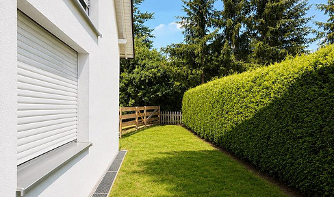 Großzügige 4-Zimmer-Maisonette Wohnung mit Hauscharakter, Garten und 2 Garagen