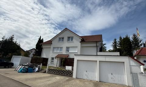 Newly renovated 2-room ground floor apartment with a terrace, garden space, and parking spot.
