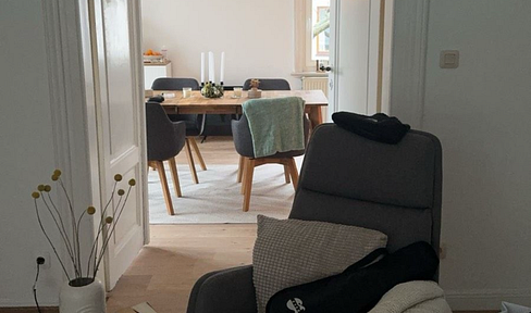 Bright 3-room apartment with sunrooms, in a prime location – available immediately.