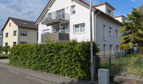 Herbolzheim, small 3-room apartment, terrace, garden share, carport.